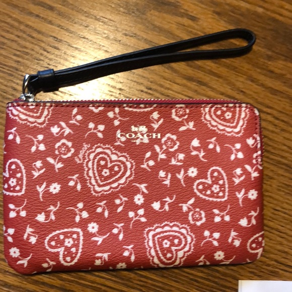 Coach Handbags - 💕Coach New with tags corner wristlet 💕